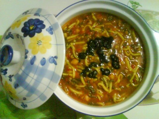 چرا همراه غذا ریحان بخوریم