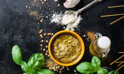 چرا همراه غذا ریحان بخوریم